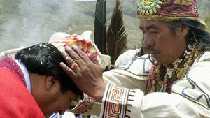 Valent&iacute;n Mejillones inviste a Evo Morales 